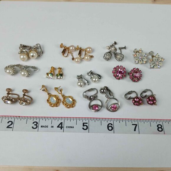 12 pair vintage screw back and clip on rhinestone earrings – SIGNED - Picture 1 of 8